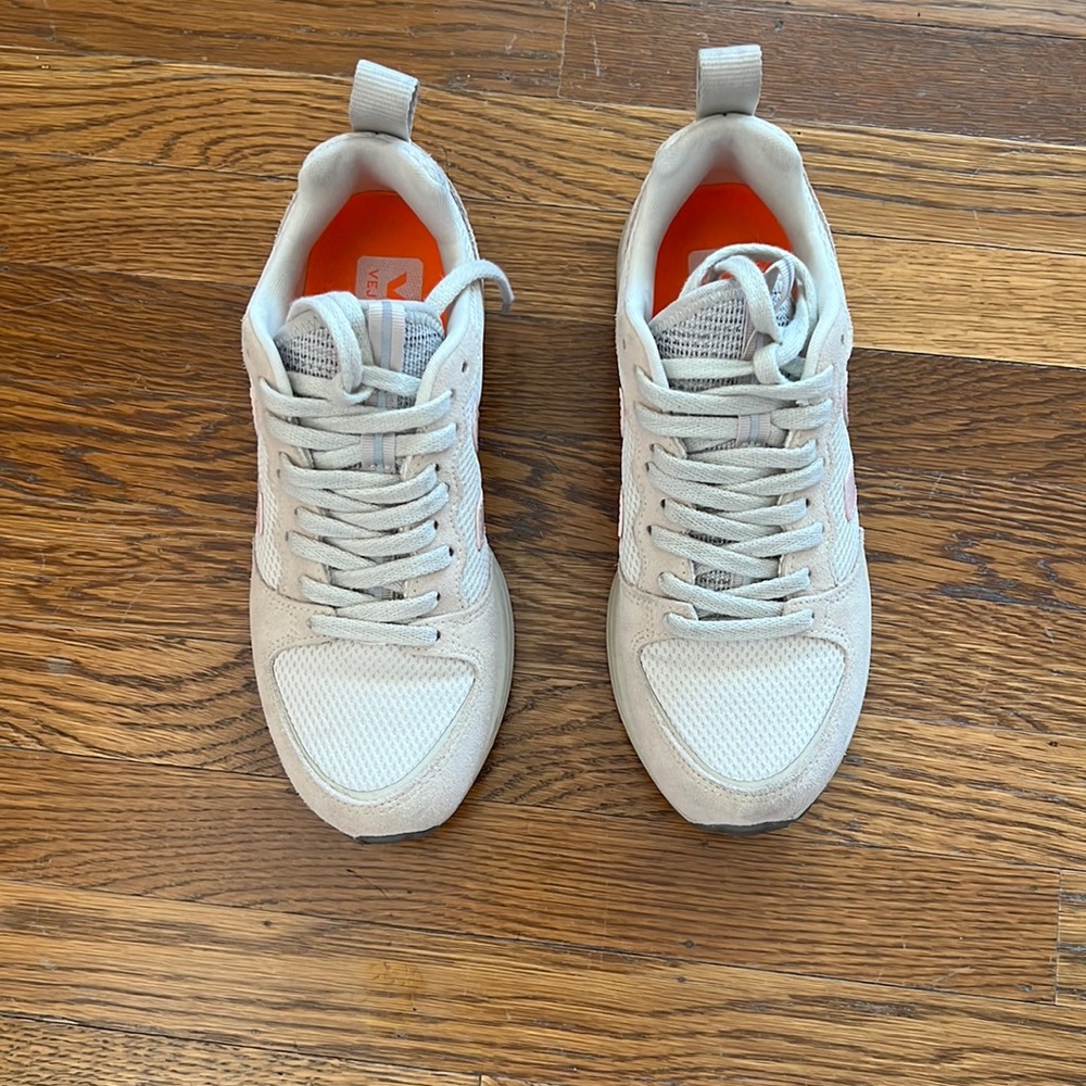 Veja Sneaker Running Shoe
